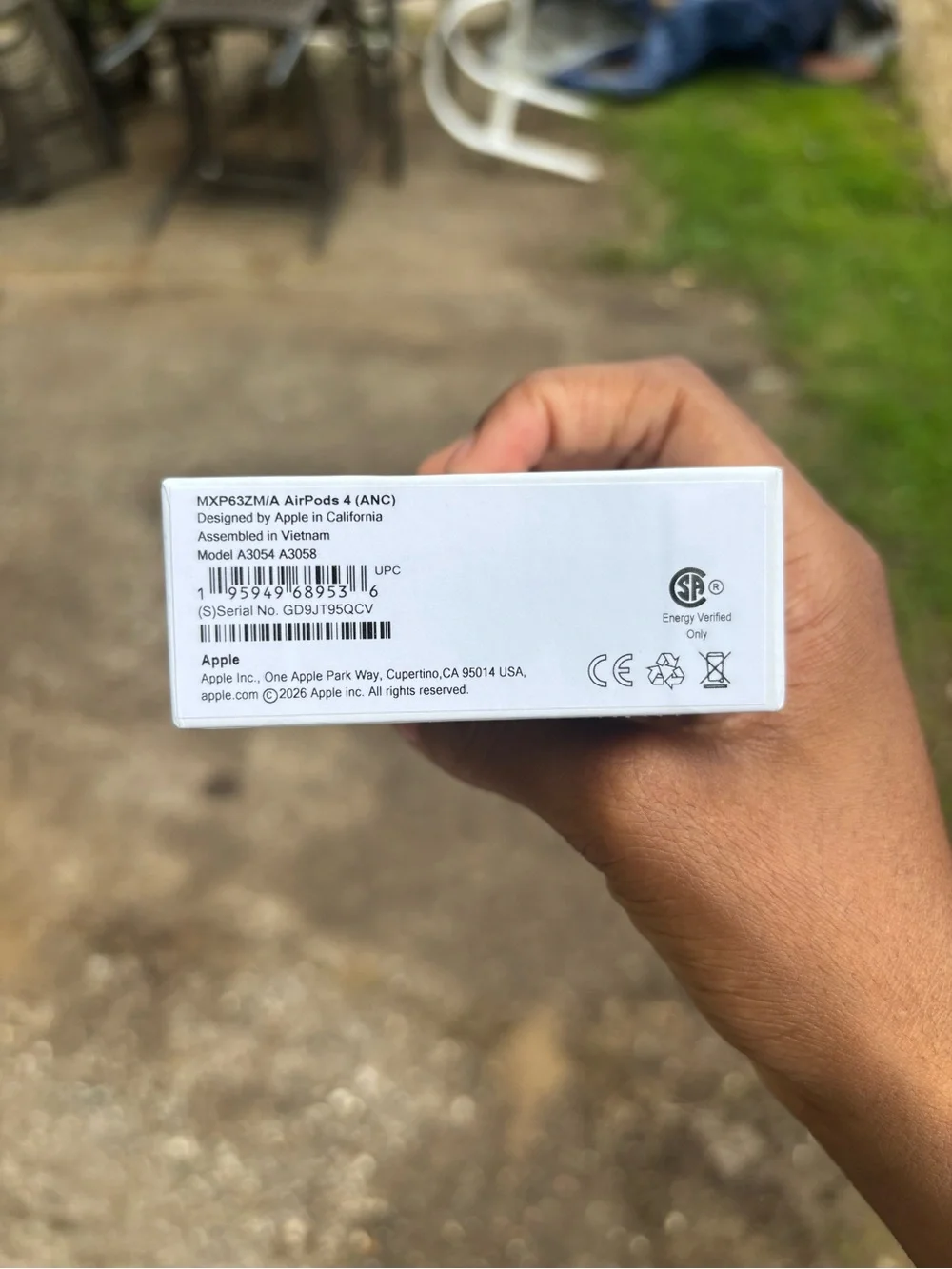 Apple Wireless Earbuds in White Box - White